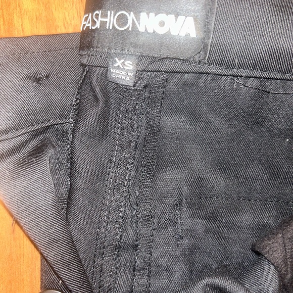 Fashion Nova black graffiti cargo pants Size S NWOT - Picture 3 of 16